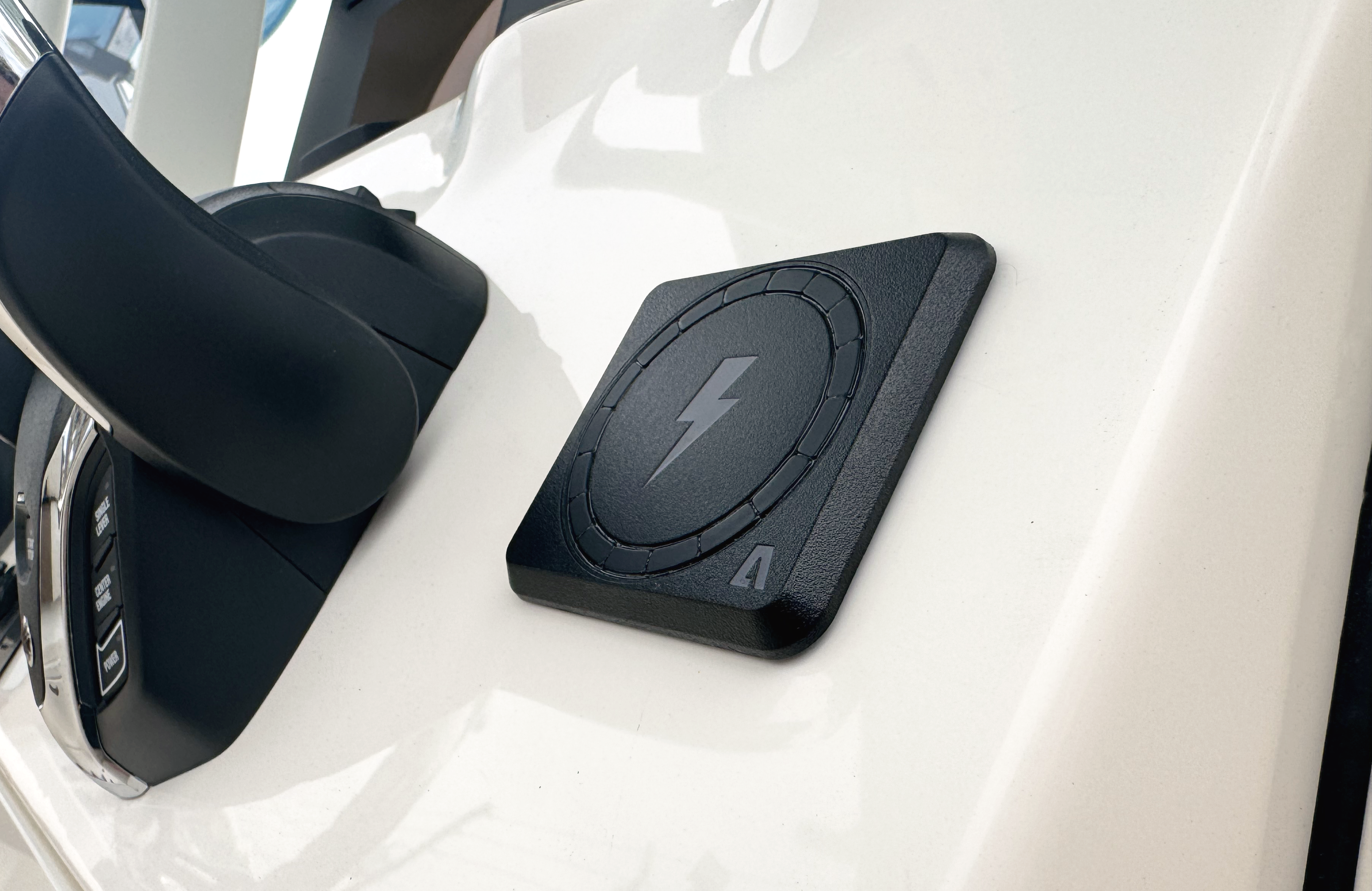 AquaAmp Waterproof Magsafe charger Qi2 815X