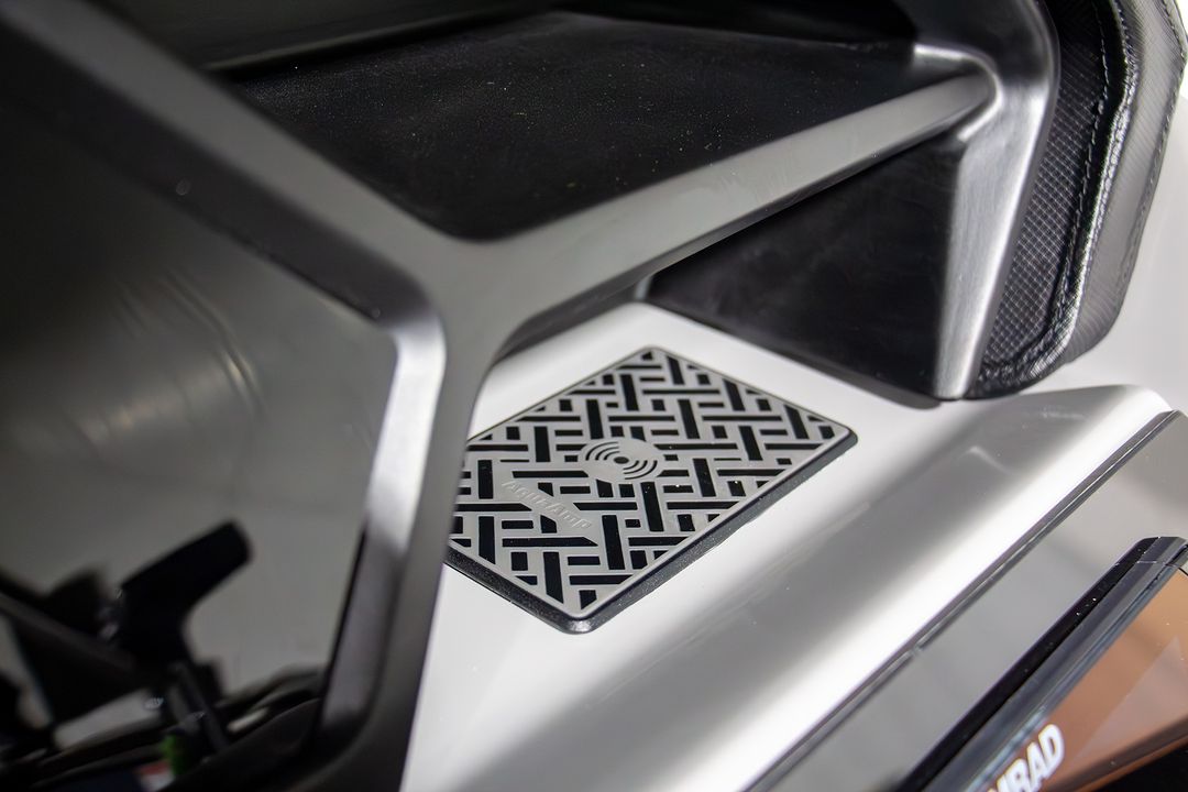 AquaAmp Waterproof Wireless Phone Charger | Viaggio Pontoons
